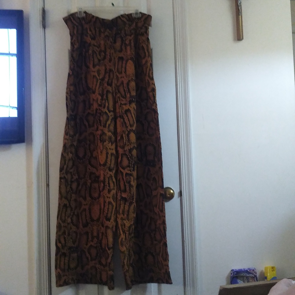 Fashion Nova pants size extra large.